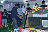 Chiranjeevi Pays Last Respcets to Sirivennela Sitaramasastri